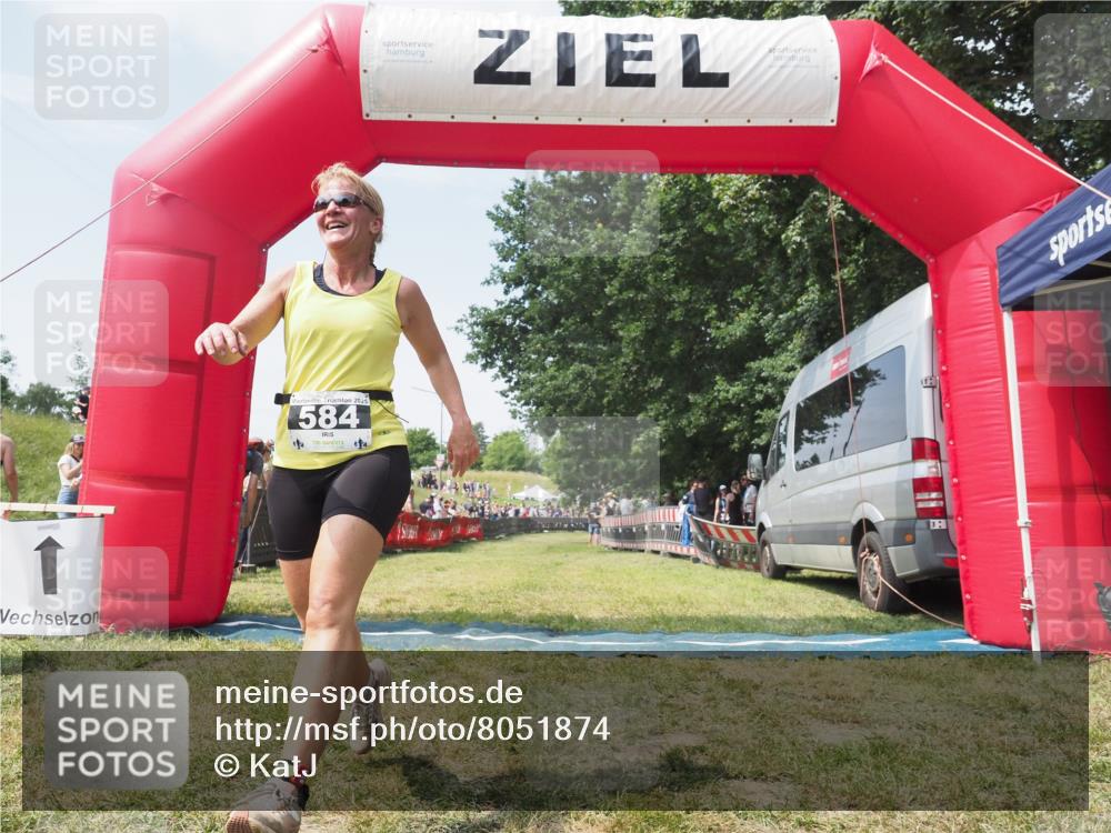 21.06.2025 - 27. Vierlanden-Triathlon KatJ http://msf.ph/oto/8051874 15.06.2025 11:43:02 Ziel  meine-sportfotos.de