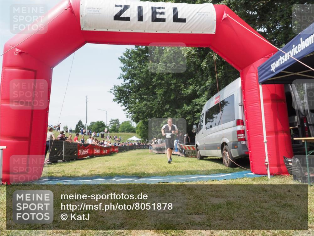 21.06.2025 - 27. Vierlanden-Triathlon KatJ http://msf.ph/oto/8051878 15.06.2025 11:43:28 Ziel  meine-sportfotos.de
