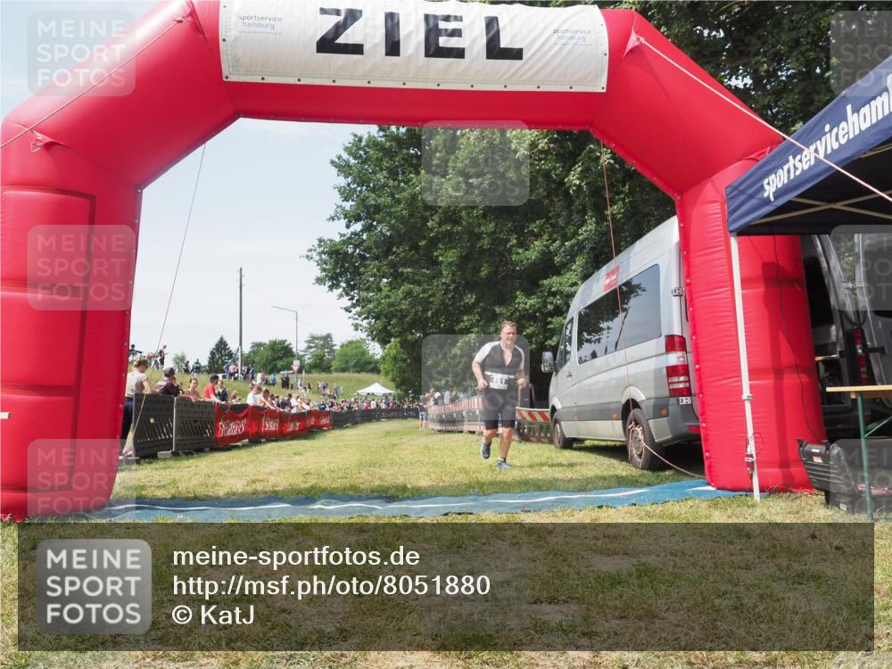 21.06.2025 - 27. Vierlanden-Triathlon KatJ http://msf.ph/oto/8051880 15.06.2025 11:43:29 Ziel  meine-sportfotos.de