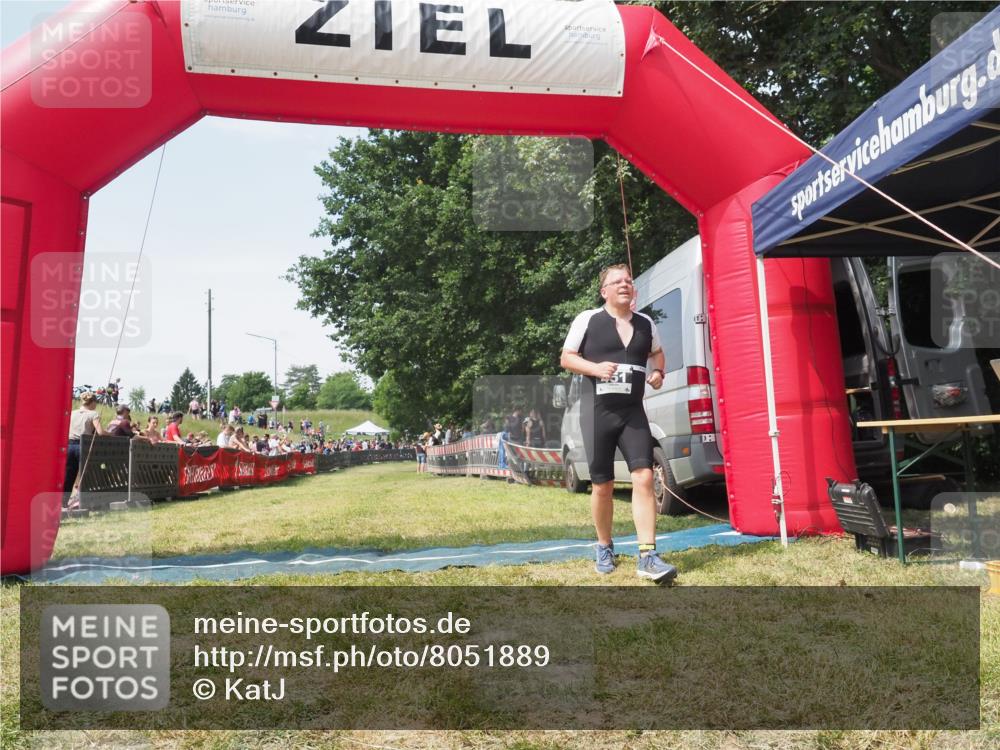 21.06.2025 - 27. Vierlanden-Triathlon KatJ http://msf.ph/oto/8051889 15.06.2025 11:43:30 Ziel  meine-sportfotos.de