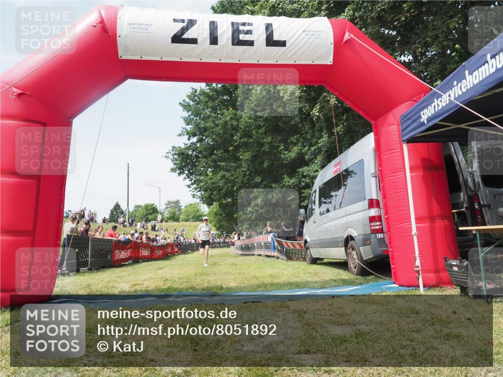 21.06.2025 - 27. Vierlanden-Triathlon KatJ http://msf.ph/oto/8051892 15.06.2025 11:43:58 Ziel 577, 588 meine-sportfotos.de