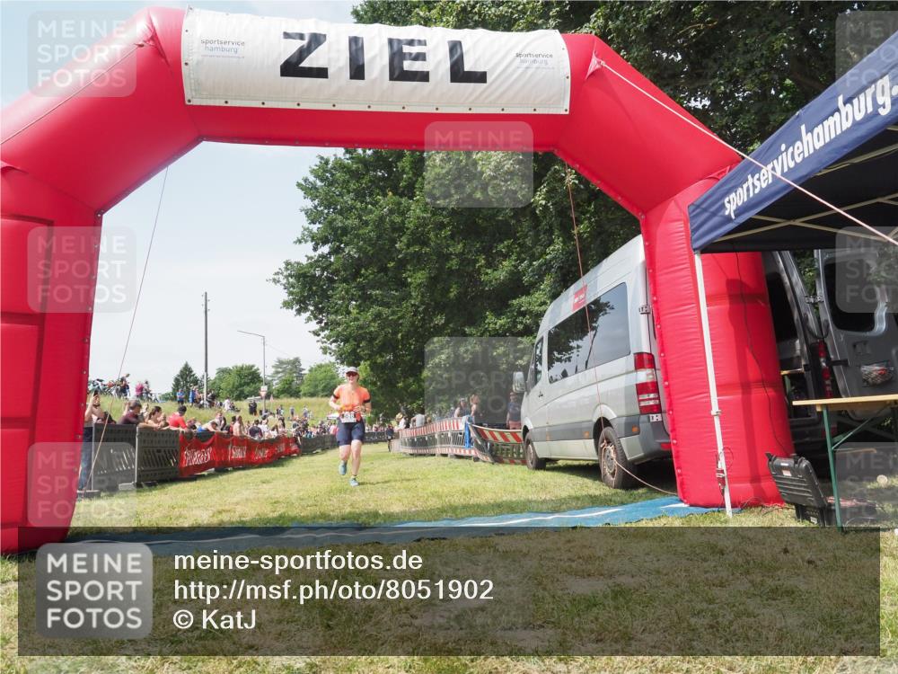 21.06.2025 - 27. Vierlanden-Triathlon KatJ http://msf.ph/oto/8051902 15.06.2025 11:44:09 Ziel  meine-sportfotos.de
