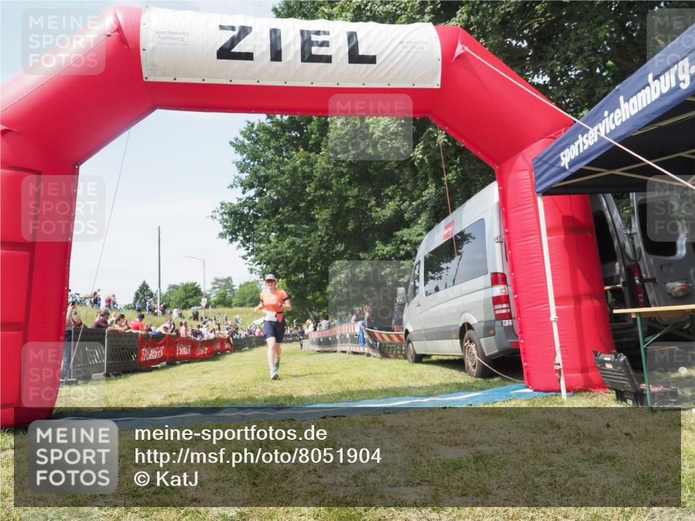 21.06.2025 - 27. Vierlanden-Triathlon KatJ http://msf.ph/oto/8051904 15.06.2025 11:44:09 Ziel  meine-sportfotos.de