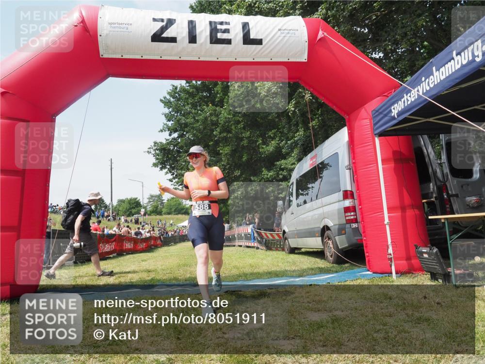 21.06.2025 - 27. Vierlanden-Triathlon KatJ http://msf.ph/oto/8051911 15.06.2025 11:44:11 Ziel  meine-sportfotos.de