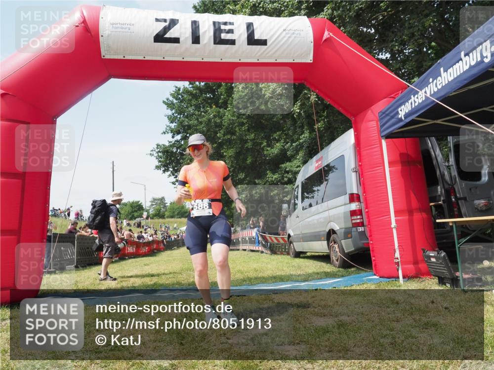21.06.2025 - 27. Vierlanden-Triathlon KatJ http://msf.ph/oto/8051913 15.06.2025 11:44:11 Ziel  meine-sportfotos.de