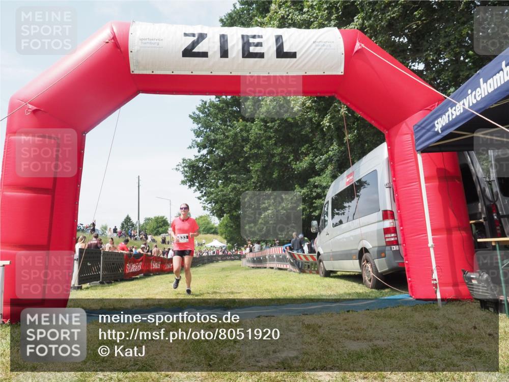 21.06.2025 - 27. Vierlanden-Triathlon KatJ http://msf.ph/oto/8051920 15.06.2025 11:44:25 Ziel  meine-sportfotos.de