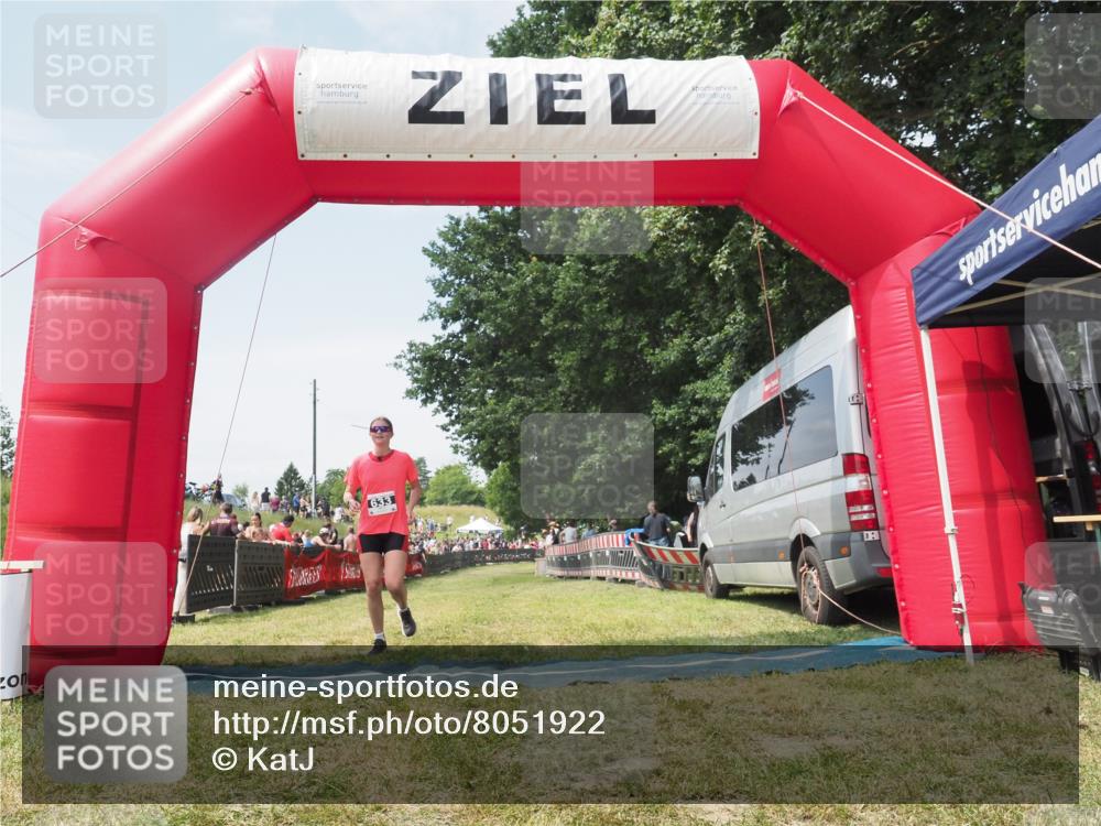 21.06.2025 - 27. Vierlanden-Triathlon KatJ http://msf.ph/oto/8051922 15.06.2025 11:44:25 Ziel  meine-sportfotos.de