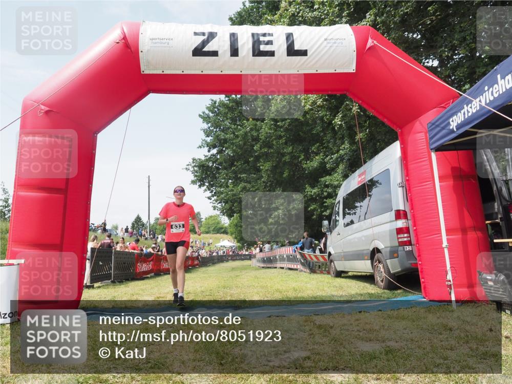 21.06.2025 - 27. Vierlanden-Triathlon KatJ http://msf.ph/oto/8051923 15.06.2025 11:44:25 Ziel  meine-sportfotos.de