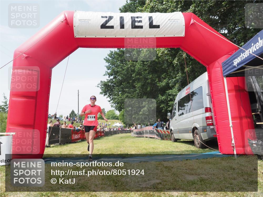 21.06.2025 - 27. Vierlanden-Triathlon KatJ http://msf.ph/oto/8051924 15.06.2025 11:44:25 Ziel  meine-sportfotos.de