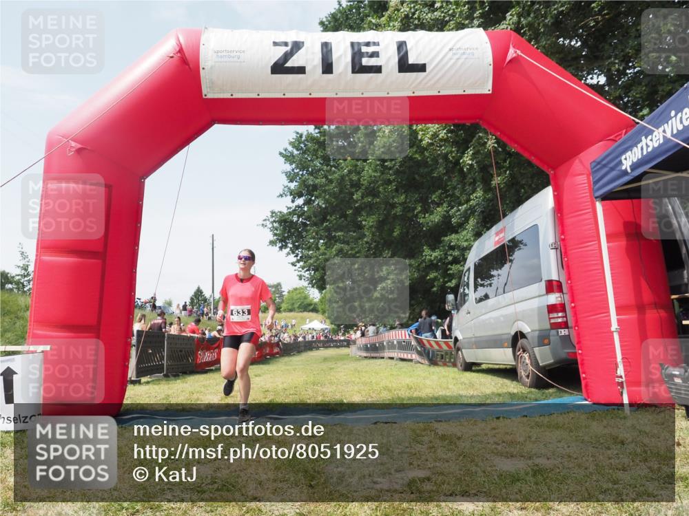 21.06.2025 - 27. Vierlanden-Triathlon KatJ http://msf.ph/oto/8051925 15.06.2025 11:44:26 Ziel  meine-sportfotos.de