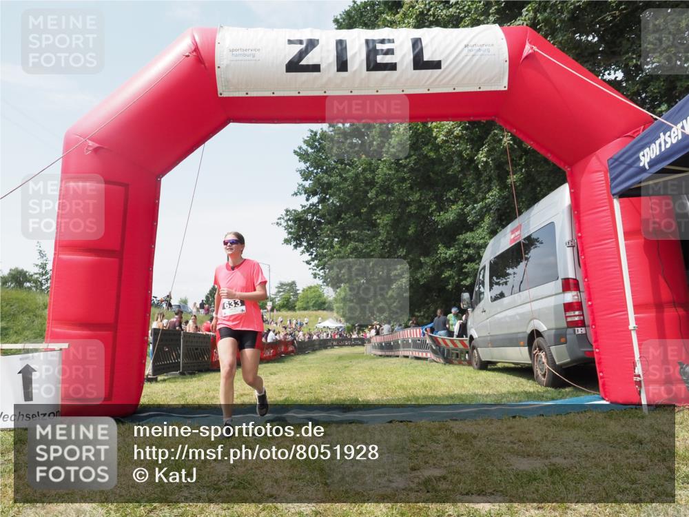 21.06.2025 - 27. Vierlanden-Triathlon KatJ http://msf.ph/oto/8051928 15.06.2025 11:44:26 Ziel  meine-sportfotos.de