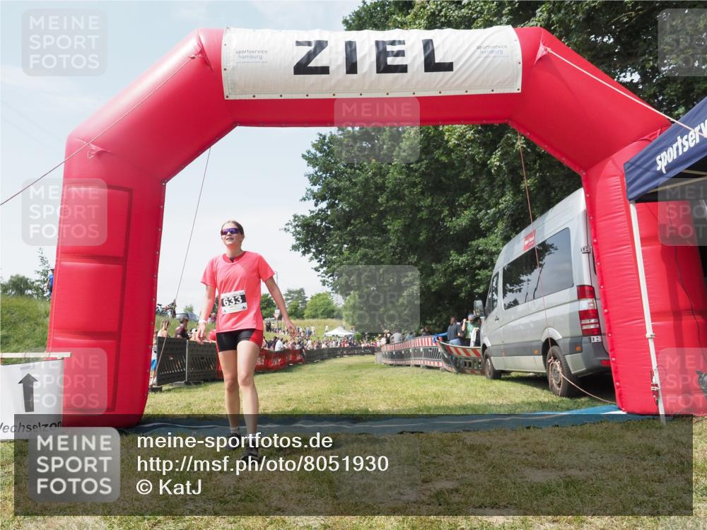 21.06.2025 - 27. Vierlanden-Triathlon KatJ http://msf.ph/oto/8051930 15.06.2025 11:44:26 Ziel  meine-sportfotos.de