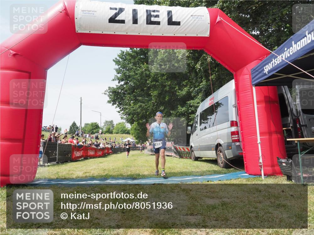 21.06.2025 - 27. Vierlanden-Triathlon KatJ http://msf.ph/oto/8051936 15.06.2025 11:44:47 Ziel 529 meine-sportfotos.de
