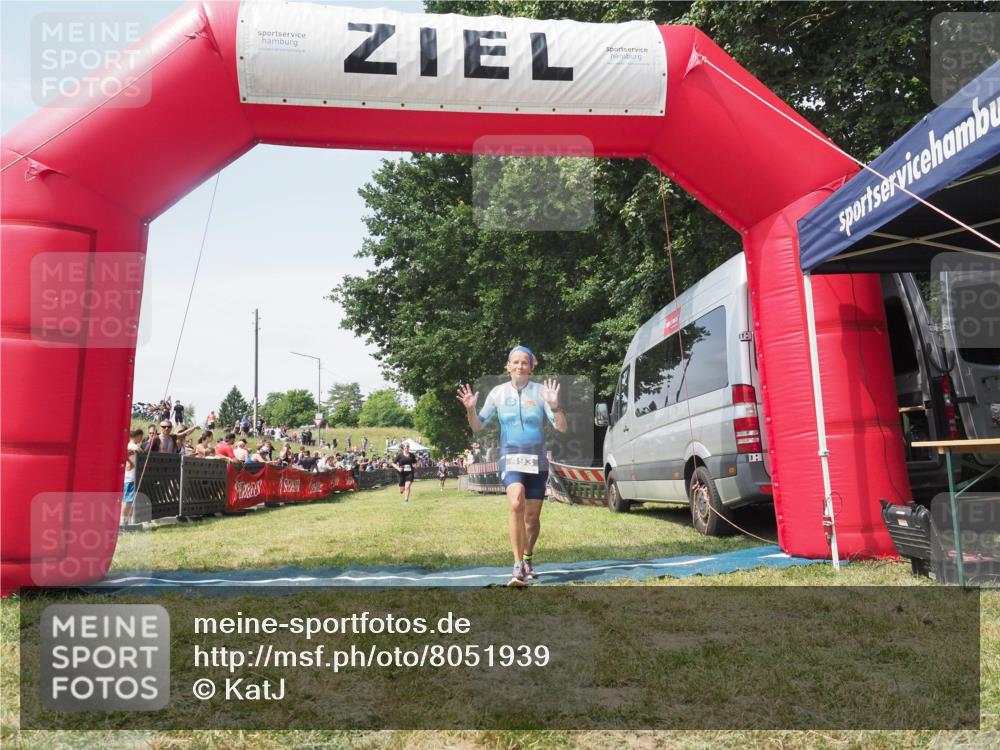 21.06.2025 - 27. Vierlanden-Triathlon KatJ http://msf.ph/oto/8051939 15.06.2025 11:44:47 Ziel 529 meine-sportfotos.de