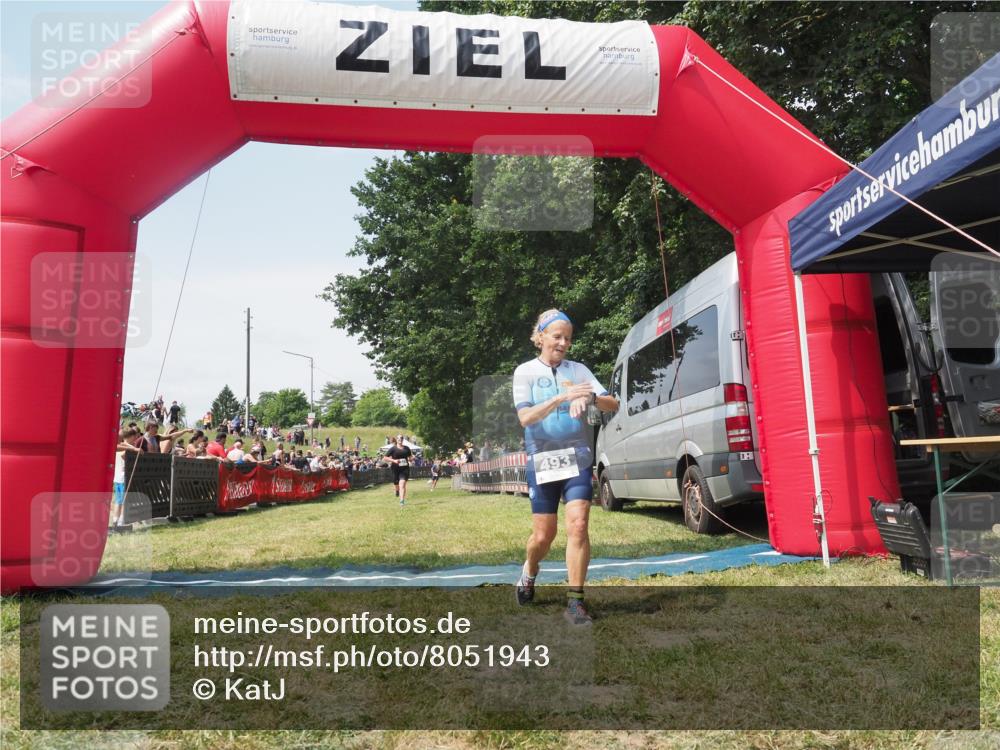 21.06.2025 - 27. Vierlanden-Triathlon KatJ http://msf.ph/oto/8051943 15.06.2025 11:44:48 Ziel 529 meine-sportfotos.de