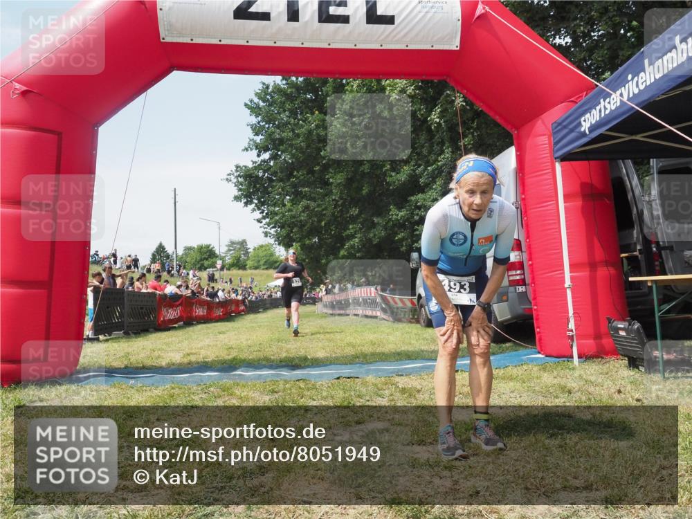 21.06.2025 - 27. Vierlanden-Triathlon KatJ http://msf.ph/oto/8051949 15.06.2025 11:44:50 Ziel  meine-sportfotos.de