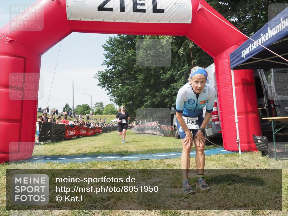 21.06.2025 - 27. Vierlanden-Triathlon KatJ http://msf.ph/oto/8051950 15.06.2025 11:44:50 Ziel  meine-sportfotos.de