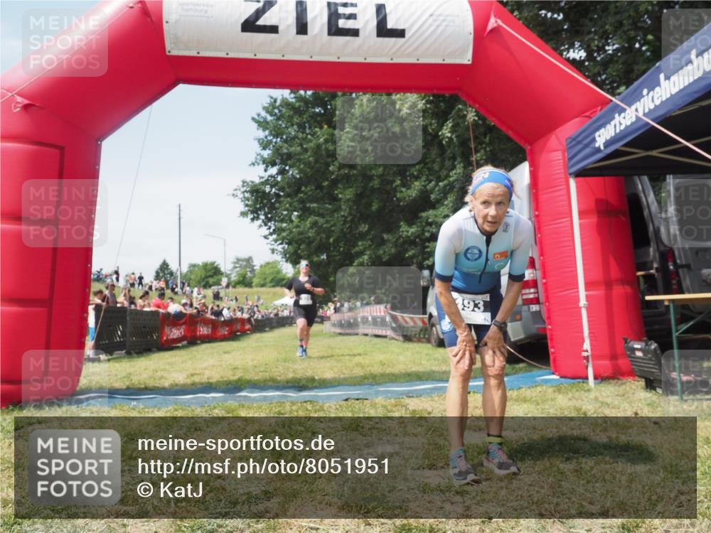 21.06.2025 - 27. Vierlanden-Triathlon KatJ http://msf.ph/oto/8051951 15.06.2025 11:44:50 Ziel  meine-sportfotos.de