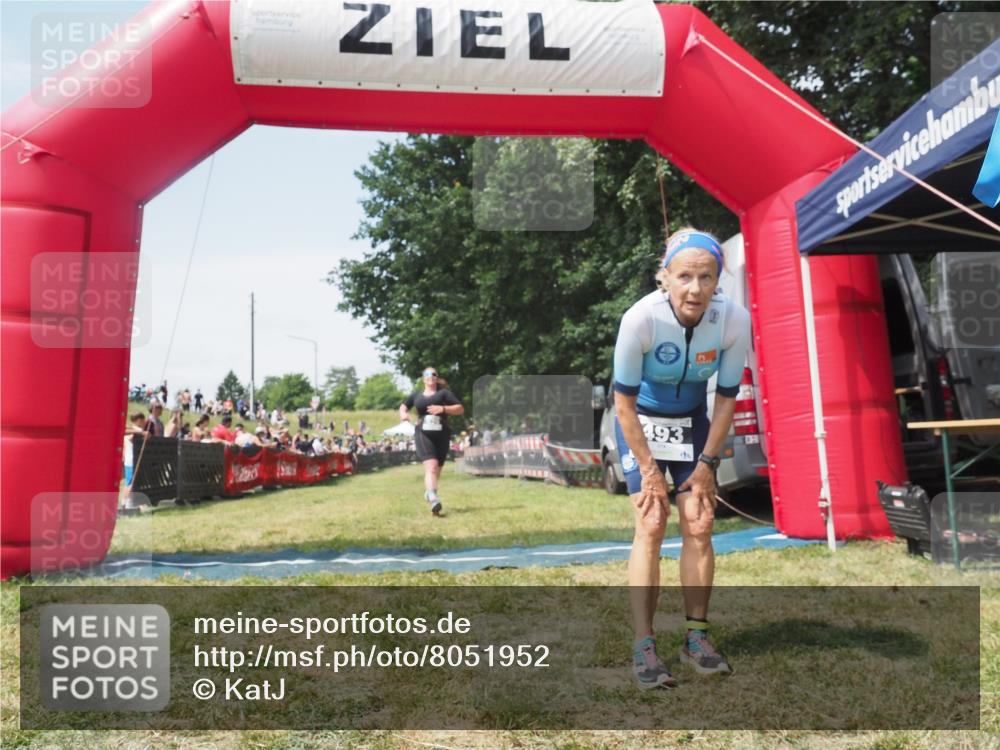 21.06.2025 - 27. Vierlanden-Triathlon KatJ http://msf.ph/oto/8051952 15.06.2025 11:44:50 Ziel  meine-sportfotos.de