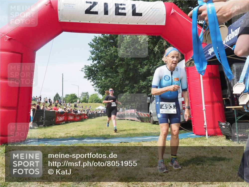 21.06.2025 - 27. Vierlanden-Triathlon KatJ http://msf.ph/oto/8051955 15.06.2025 11:44:51 Ziel  meine-sportfotos.de