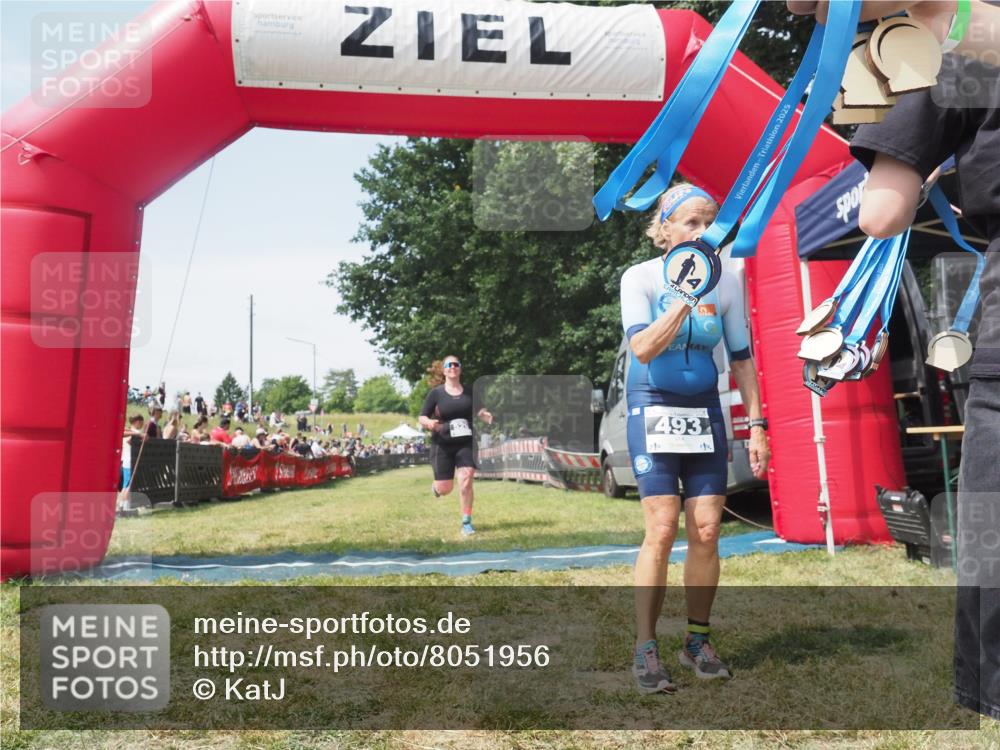 21.06.2025 - 27. Vierlanden-Triathlon KatJ http://msf.ph/oto/8051956 15.06.2025 11:44:51 Ziel  meine-sportfotos.de