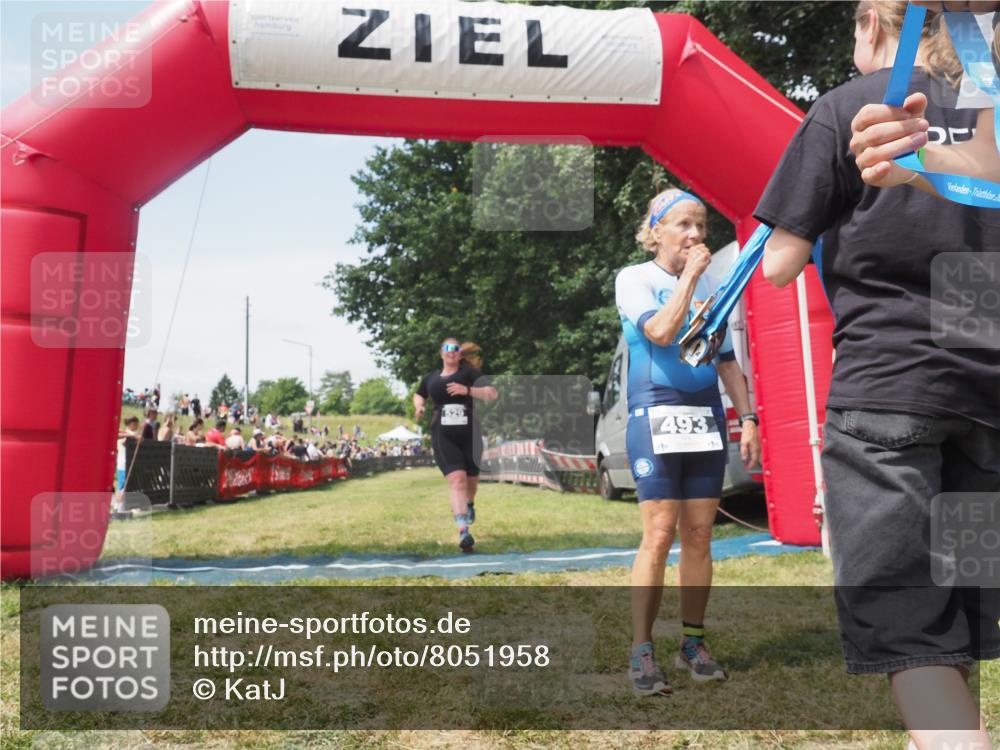 21.06.2025 - 27. Vierlanden-Triathlon KatJ http://msf.ph/oto/8051958 15.06.2025 11:44:51 Ziel  meine-sportfotos.de