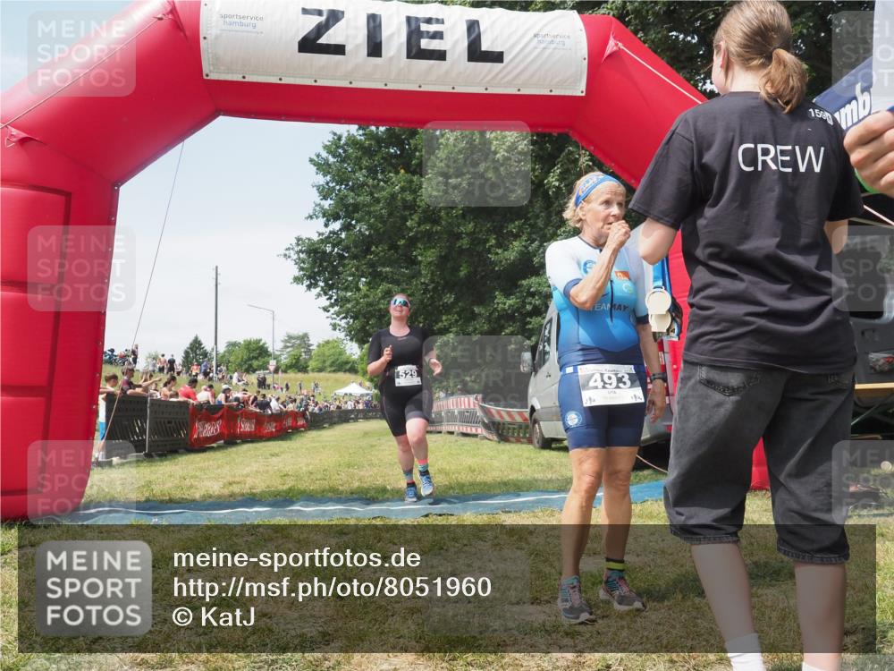 21.06.2025 - 27. Vierlanden-Triathlon KatJ http://msf.ph/oto/8051960 15.06.2025 11:44:51 Ziel  meine-sportfotos.de