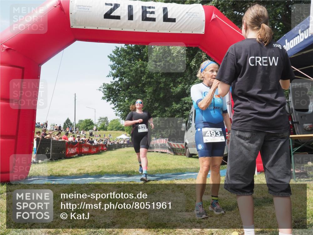 21.06.2025 - 27. Vierlanden-Triathlon KatJ http://msf.ph/oto/8051961 15.06.2025 11:44:52 Ziel  meine-sportfotos.de