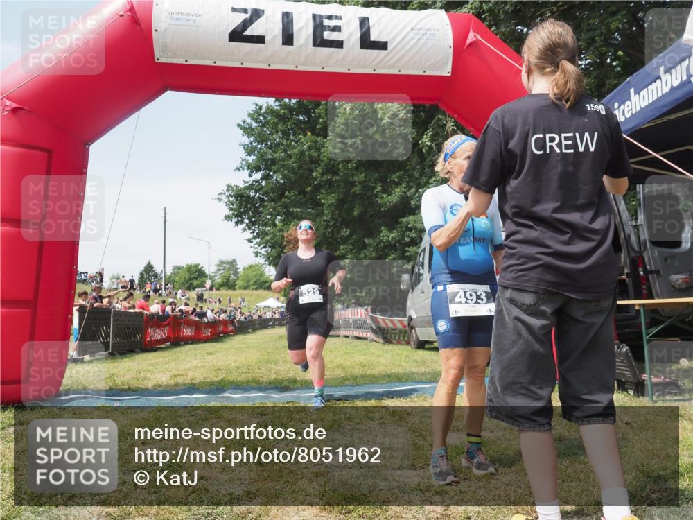 21.06.2025 - 27. Vierlanden-Triathlon KatJ http://msf.ph/oto/8051962 15.06.2025 11:44:52 Ziel  meine-sportfotos.de