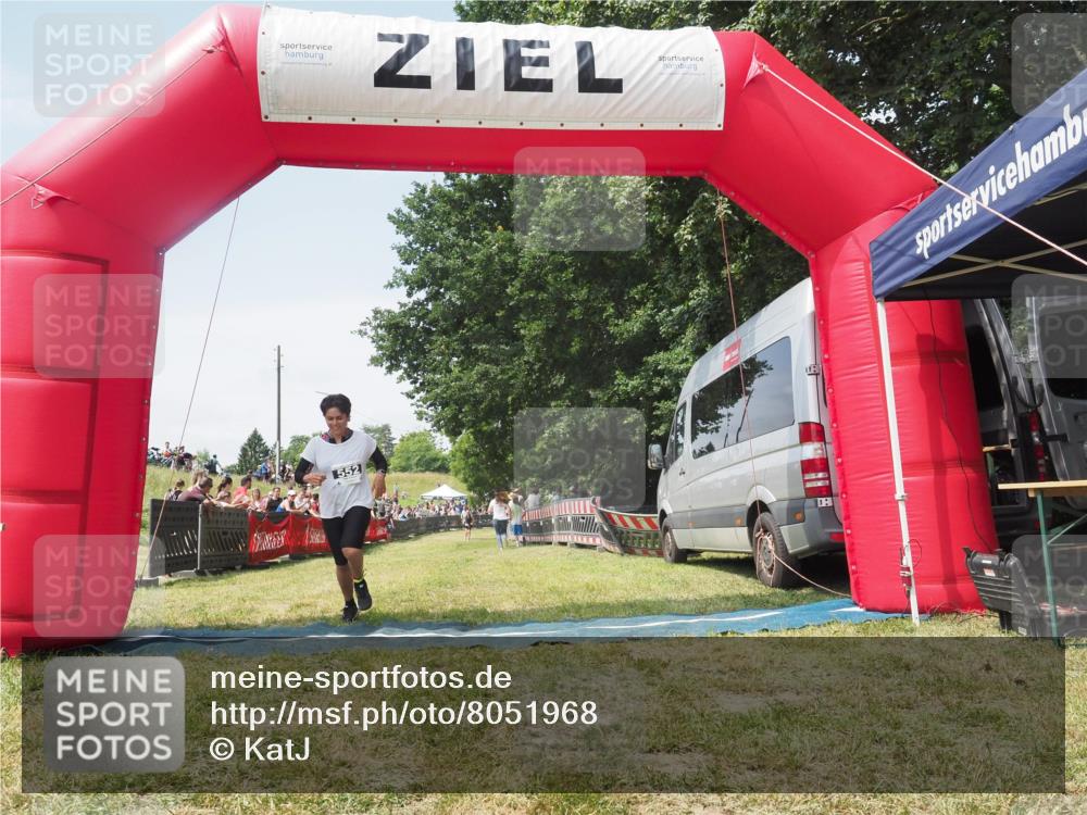 21.06.2025 - 27. Vierlanden-Triathlon KatJ http://msf.ph/oto/8051968 15.06.2025 11:45:08 Ziel 246, 444 meine-sportfotos.de