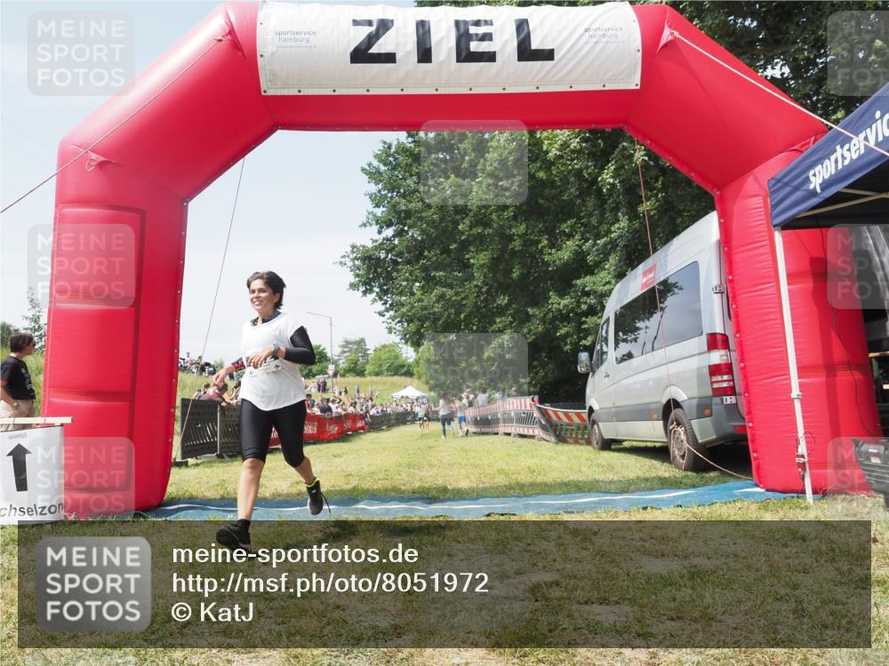 21.06.2025 - 27. Vierlanden-Triathlon KatJ http://msf.ph/oto/8051972 15.06.2025 11:45:09 Ziel 246, 444 meine-sportfotos.de