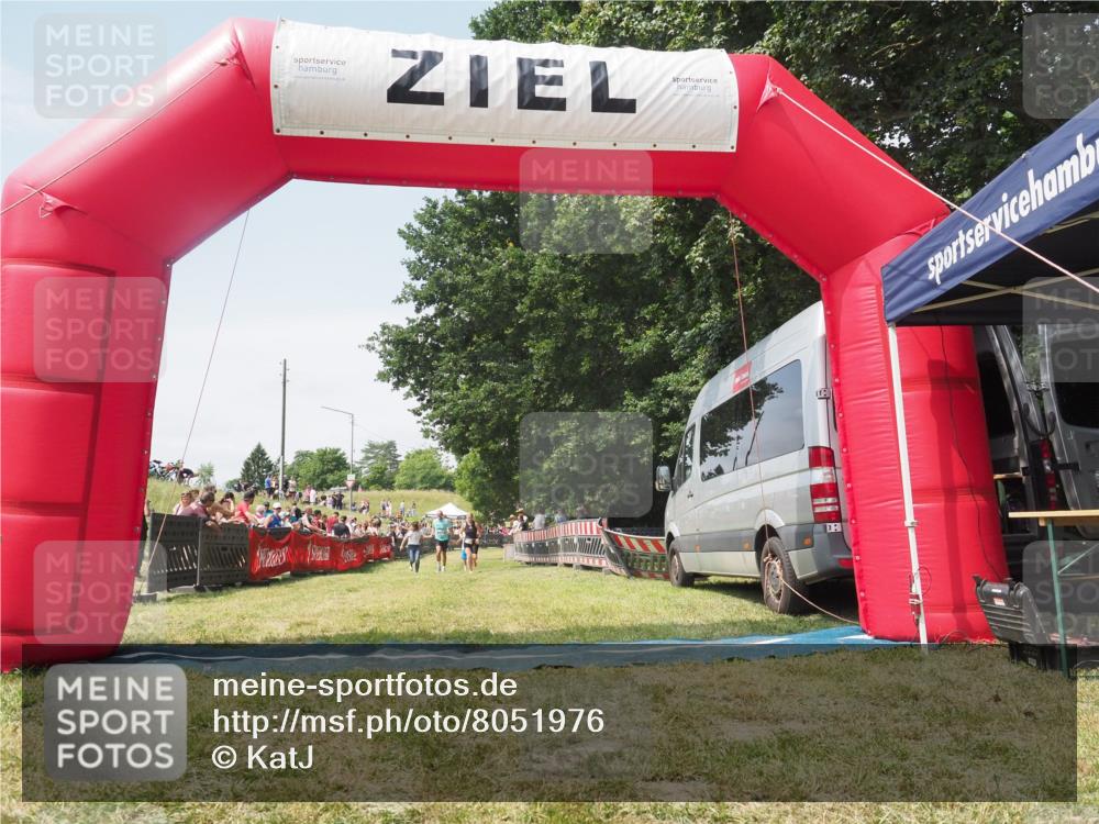 21.06.2025 - 27. Vierlanden-Triathlon KatJ http://msf.ph/oto/8051976 15.06.2025 11:45:15 Ziel 246, 444 meine-sportfotos.de
