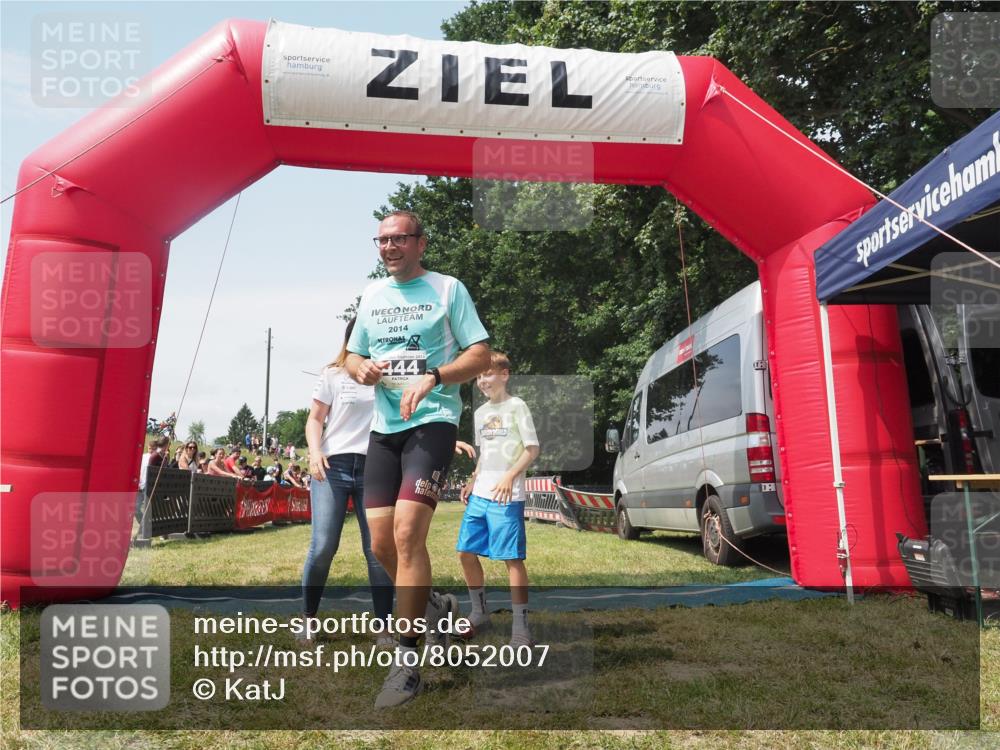 21.06.2025 - 27. Vierlanden-Triathlon KatJ http://msf.ph/oto/8052007 15.06.2025 11:45:23 Ziel  meine-sportfotos.de