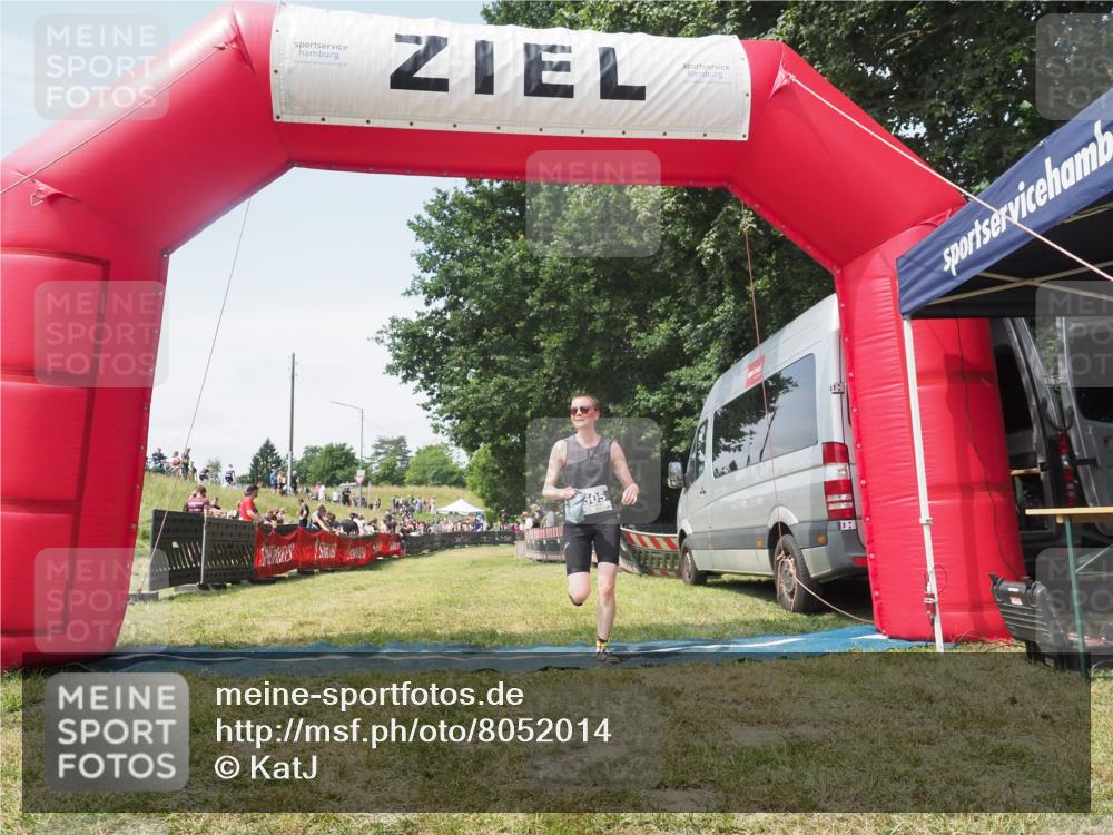 21.06.2025 - 27. Vierlanden-Triathlon KatJ http://msf.ph/oto/8052014 15.06.2025 11:45:55 Ziel  meine-sportfotos.de