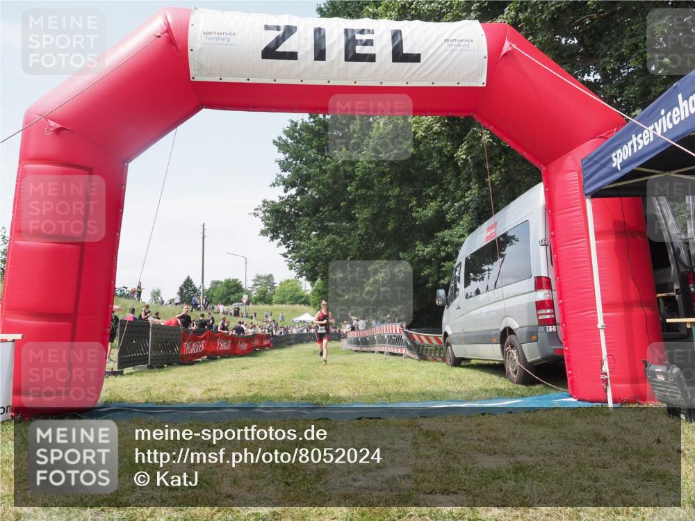 21.06.2025 - 27. Vierlanden-Triathlon KatJ http://msf.ph/oto/8052024 15.06.2025 11:46:16 Ziel 533, 620 meine-sportfotos.de
