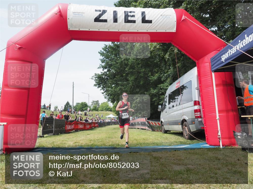 21.06.2025 - 27. Vierlanden-Triathlon KatJ http://msf.ph/oto/8052033 15.06.2025 11:46:18 Ziel 620 meine-sportfotos.de