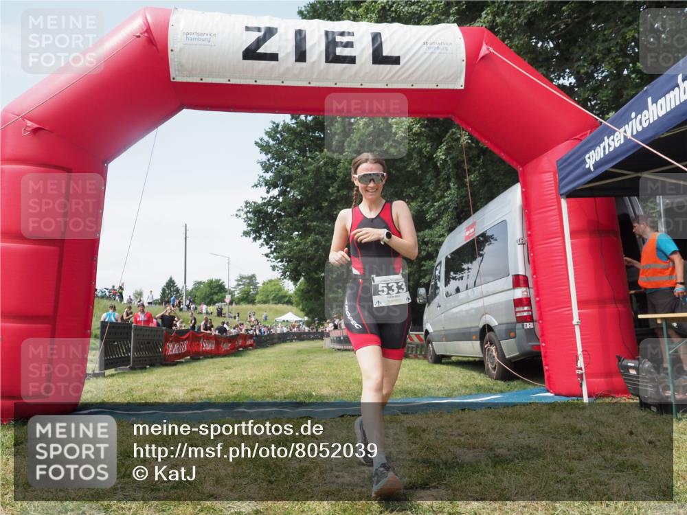 21.06.2025 - 27. Vierlanden-Triathlon KatJ http://msf.ph/oto/8052039 15.06.2025 11:46:19 Ziel 620 meine-sportfotos.de