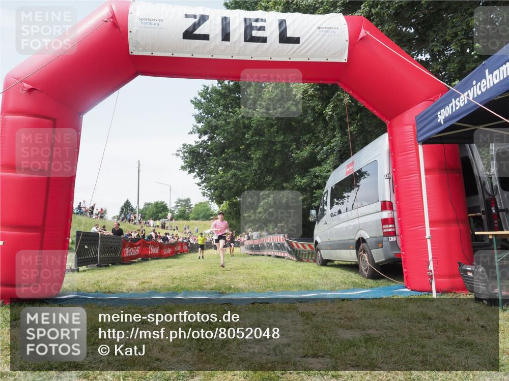 21.06.2025 - 27. Vierlanden-Triathlon KatJ http://msf.ph/oto/8052048 15.06.2025 11:46:29 Ziel 174, 515 meine-sportfotos.de
