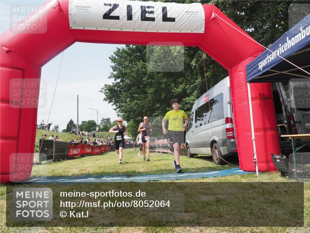 21.06.2025 - 27. Vierlanden-Triathlon KatJ http://msf.ph/oto/8052064 15.06.2025 11:46:35 Ziel 516 meine-sportfotos.de