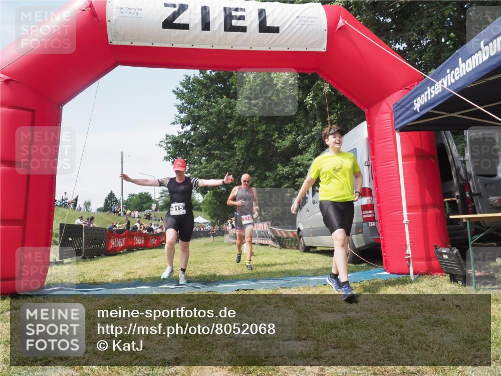 21.06.2025 - 27. Vierlanden-Triathlon KatJ http://msf.ph/oto/8052068 15.06.2025 11:46:36 Ziel 516 meine-sportfotos.de