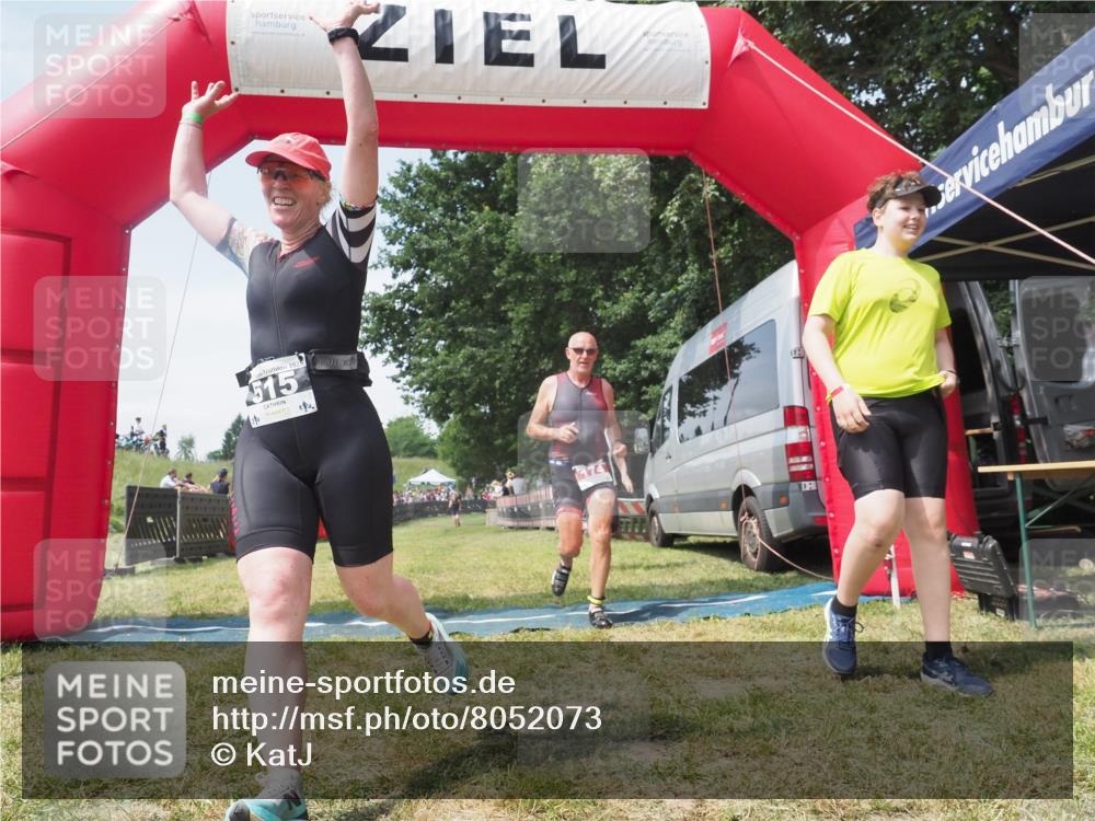 21.06.2025 - 27. Vierlanden-Triathlon KatJ http://msf.ph/oto/8052073 15.06.2025 11:46:37 Ziel 516 meine-sportfotos.de