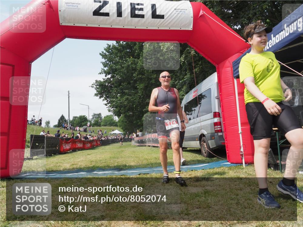 21.06.2025 - 27. Vierlanden-Triathlon KatJ http://msf.ph/oto/8052074 15.06.2025 11:46:37 Ziel 516 meine-sportfotos.de
