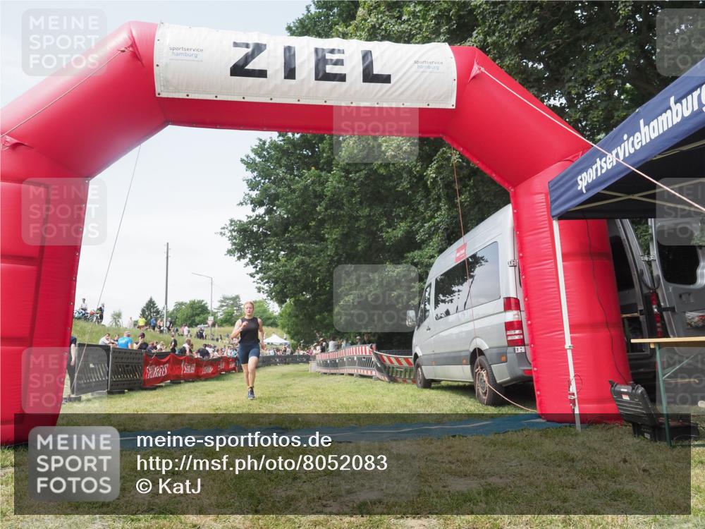 21.06.2025 - 27. Vierlanden-Triathlon KatJ http://msf.ph/oto/8052083 15.06.2025 11:46:44 Ziel  meine-sportfotos.de
