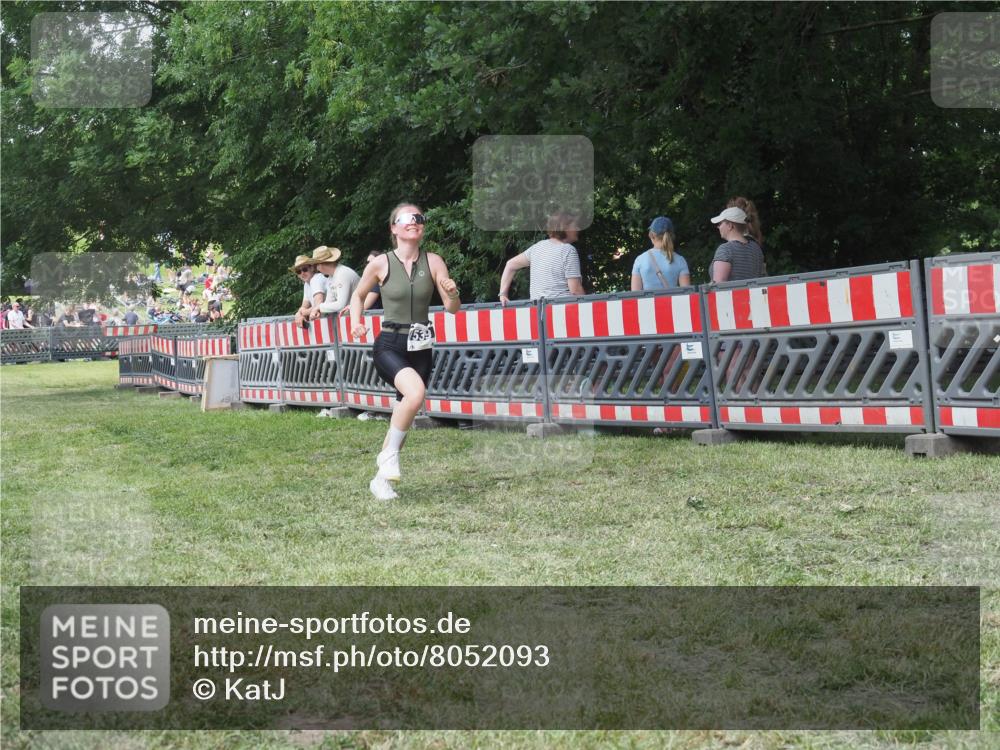 21.06.2025 - 27. Vierlanden-Triathlon KatJ http://msf.ph/oto/8052093 15.06.2025 11:47:50 Ziel 539 meine-sportfotos.de