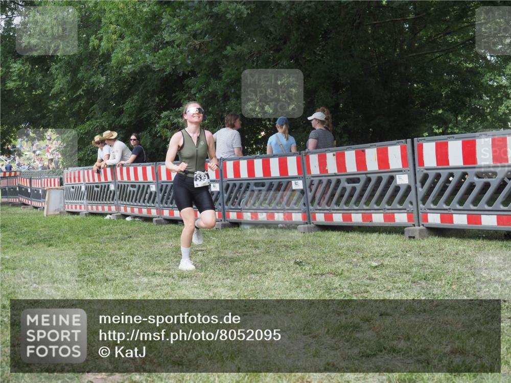 21.06.2025 - 27. Vierlanden-Triathlon KatJ http://msf.ph/oto/8052095 15.06.2025 11:47:50 Ziel 539 meine-sportfotos.de