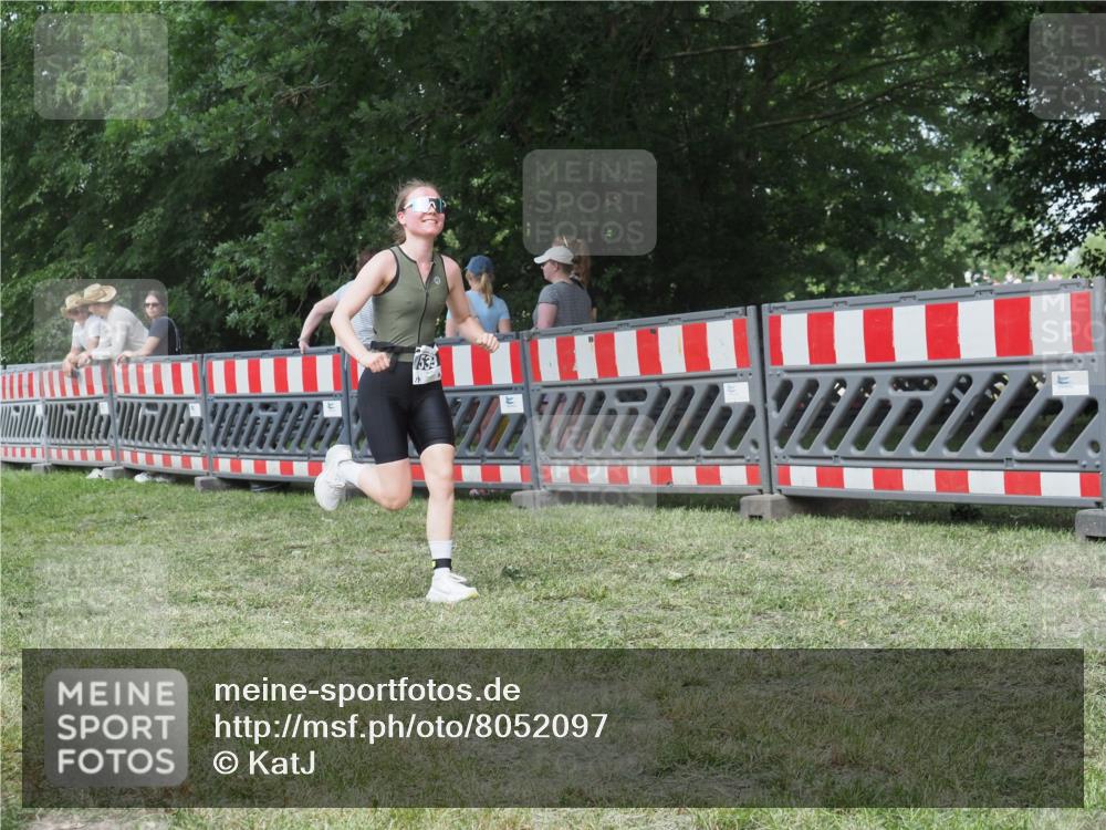 21.06.2025 - 27. Vierlanden-Triathlon KatJ http://msf.ph/oto/8052097 15.06.2025 11:47:51 Ziel 539 meine-sportfotos.de