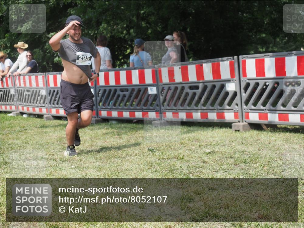 21.06.2025 - 27. Vierlanden-Triathlon KatJ http://msf.ph/oto/8052107 15.06.2025 11:48:14 Ziel 295 meine-sportfotos.de