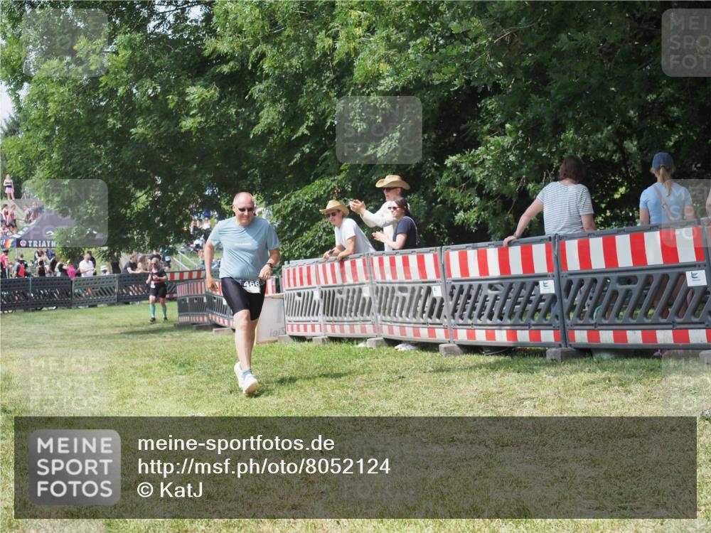 21.06.2025 - 27. Vierlanden-Triathlon KatJ http://msf.ph/oto/8052124 15.06.2025 11:48:45 Ziel 466 meine-sportfotos.de