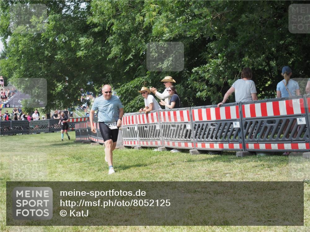 21.06.2025 - 27. Vierlanden-Triathlon KatJ http://msf.ph/oto/8052125 15.06.2025 11:48:45 Ziel 466 meine-sportfotos.de