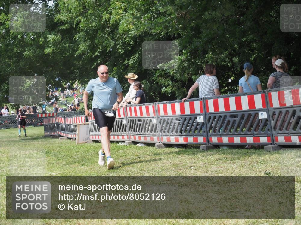 21.06.2025 - 27. Vierlanden-Triathlon KatJ http://msf.ph/oto/8052126 15.06.2025 11:48:46 Ziel 466, 510 meine-sportfotos.de
